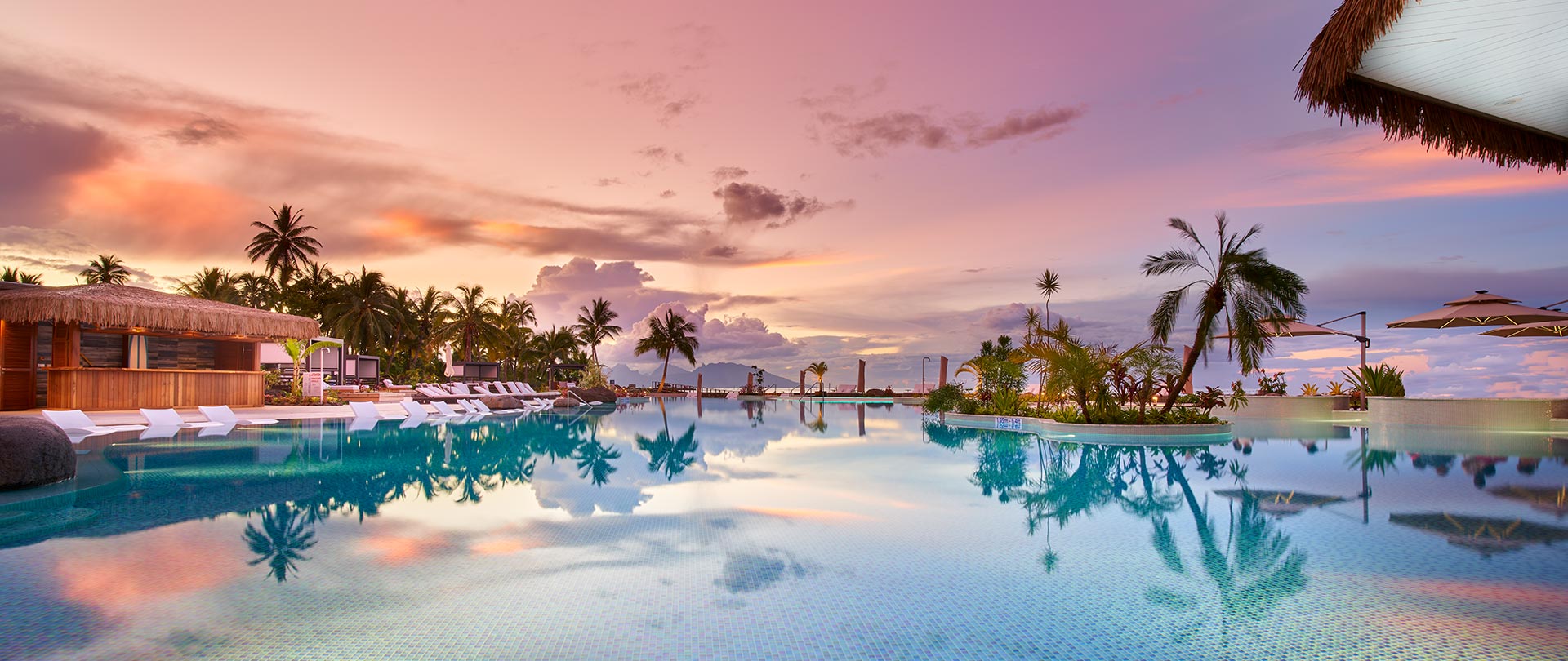Tahiti Travel Services - Hôtel Hilton Tahiti Resort Pool-View©Hilton-Hotel-Tahiti-2H