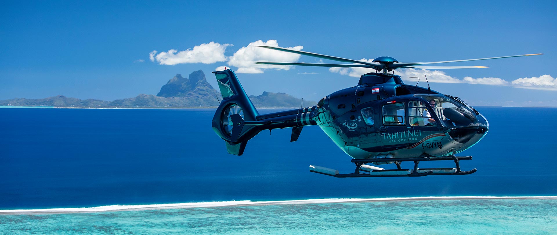 Tahiti Travel Services - Vol panoramique en hélicoptère - tah tnh©grégoire le bacon tahiti nui helicopters 13 h
