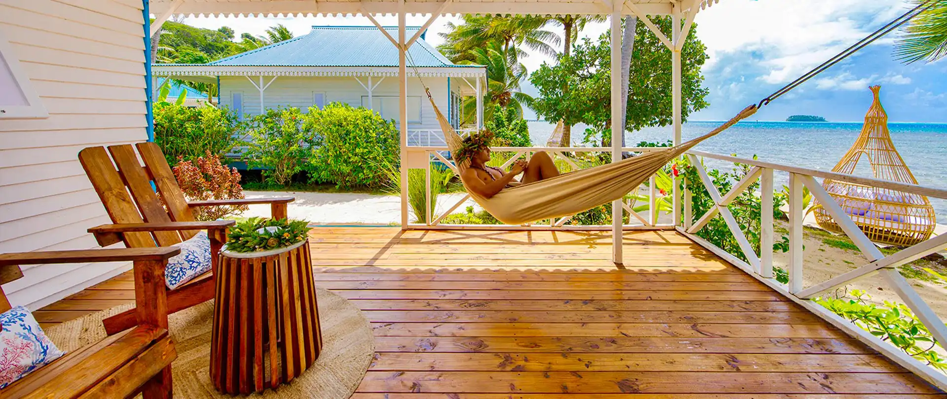 Bungalow terrace with lagoon hammock