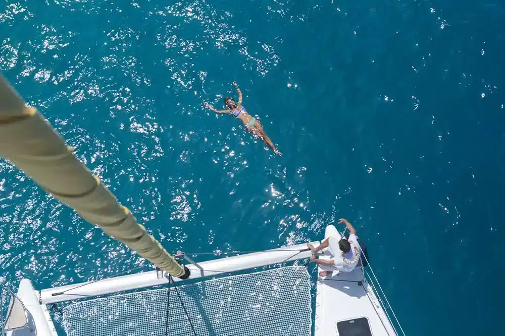 Nage en pleine mer turquoise à Tahaa