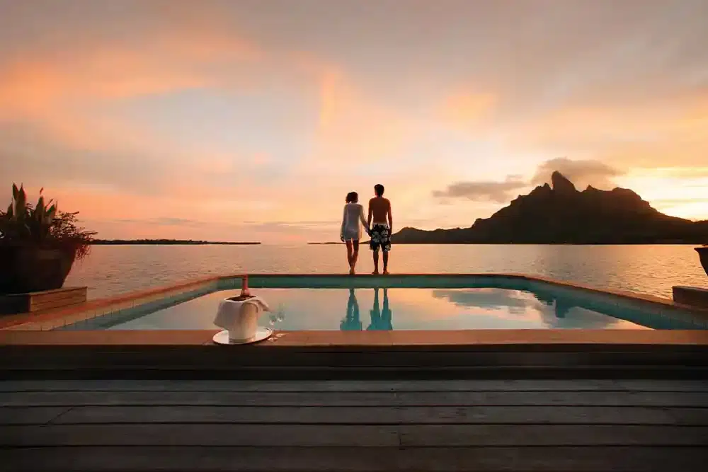 Overwater bungalow in Tahiti with lagoon view